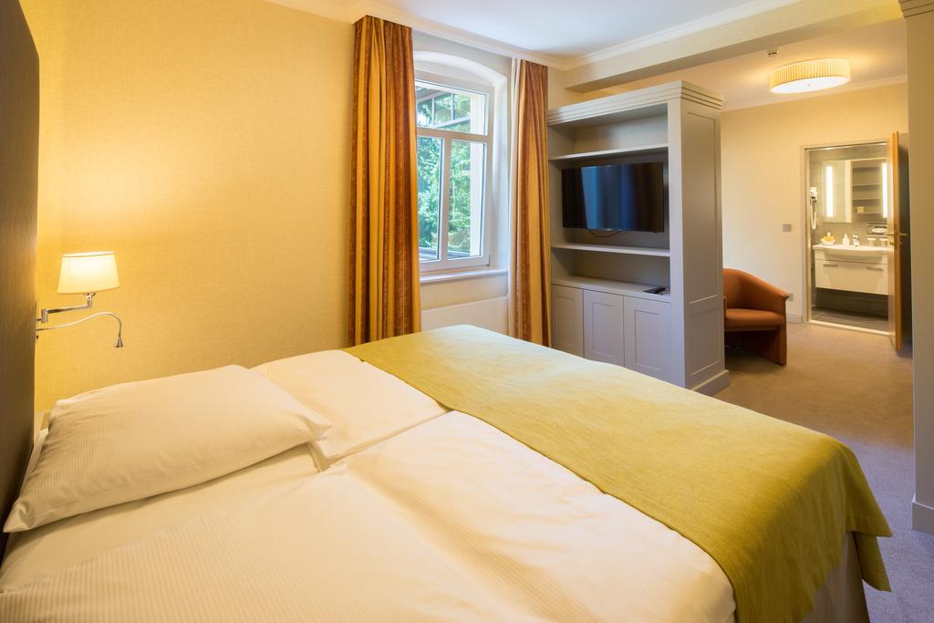 Parkhotel Gueldene Berge Weissenfels Exterior foto